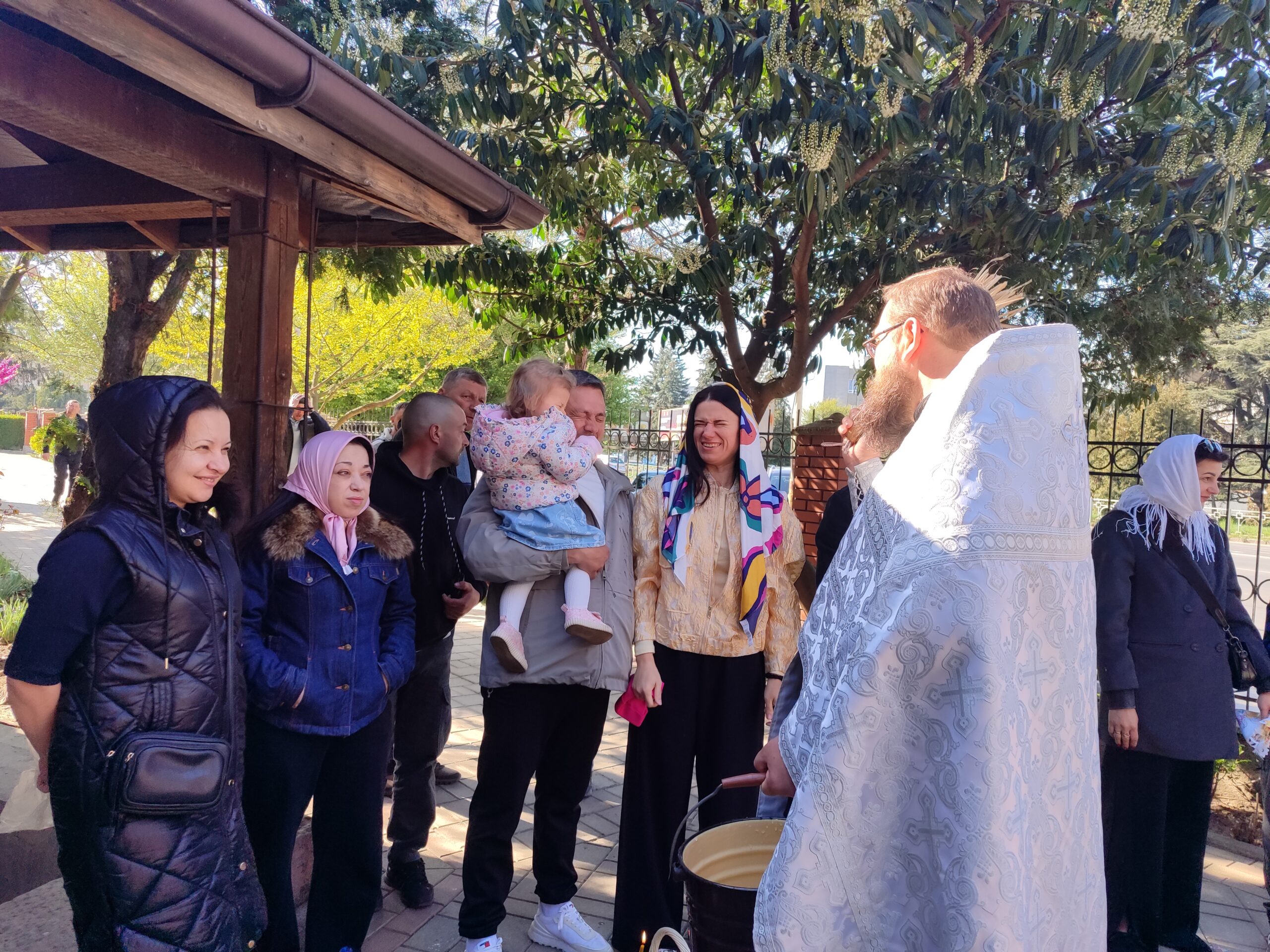 люди, свято, дерева, вулиця