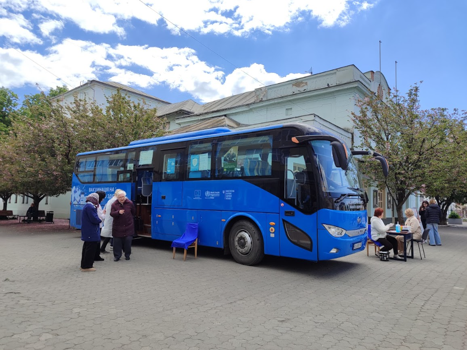 автобус, люди, будинок, дерева, небо