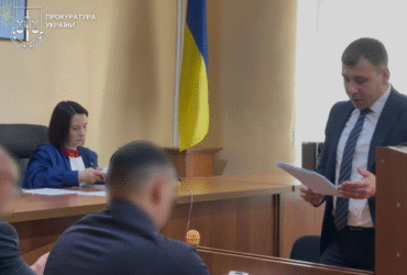 люди, кабінет, столи, прапор