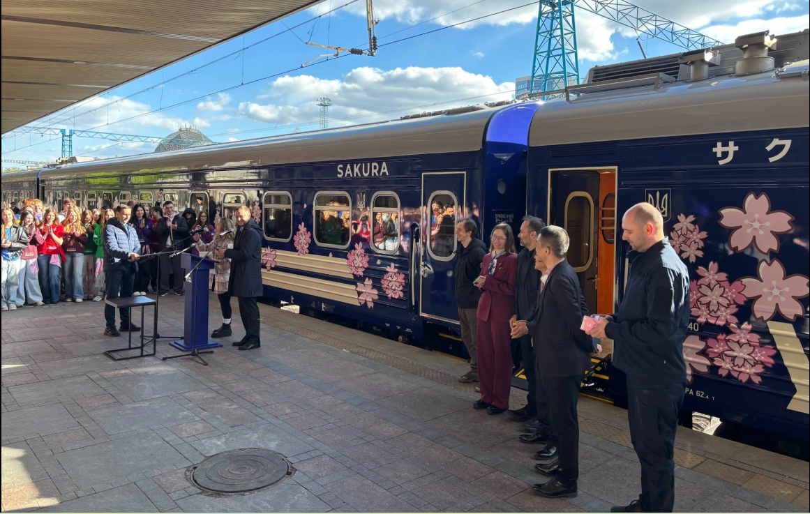 поїзд, вагони, люди, перон