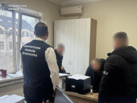 люди, кабінет, вікно, стіл