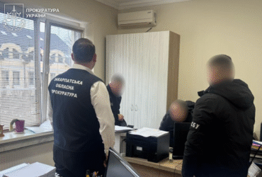 люди, кабінет, вікно, стіл