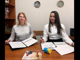 жінки, стіл, журнали, кабінет