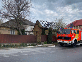 вулиця, будинки, пожежна машина