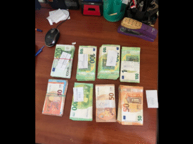 гроші, стіл