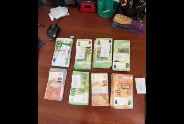 гроші, стіл