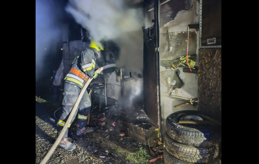 дим, ніч, пожежник, будинок