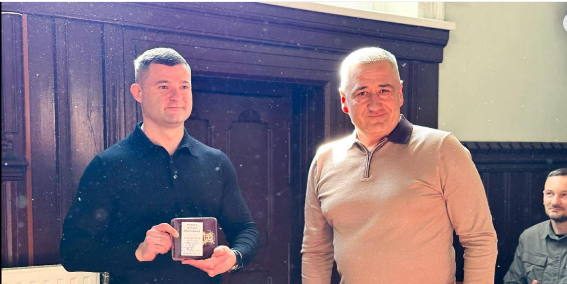 чоловіки, нагорода