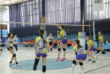 дівчата, спортсмени, зал