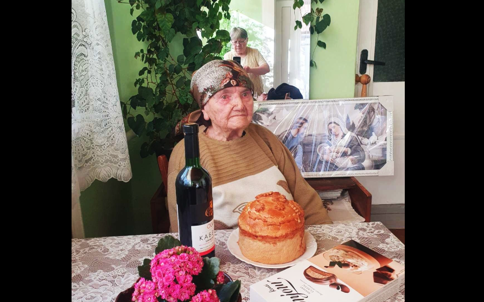 жінка, вино, паска, квіти, кімната