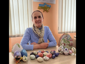 жінка, кімната, стіл, писанки