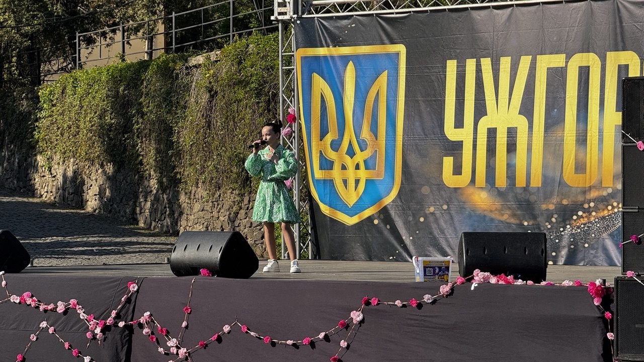 дівчина, сцена, ємблема, подія