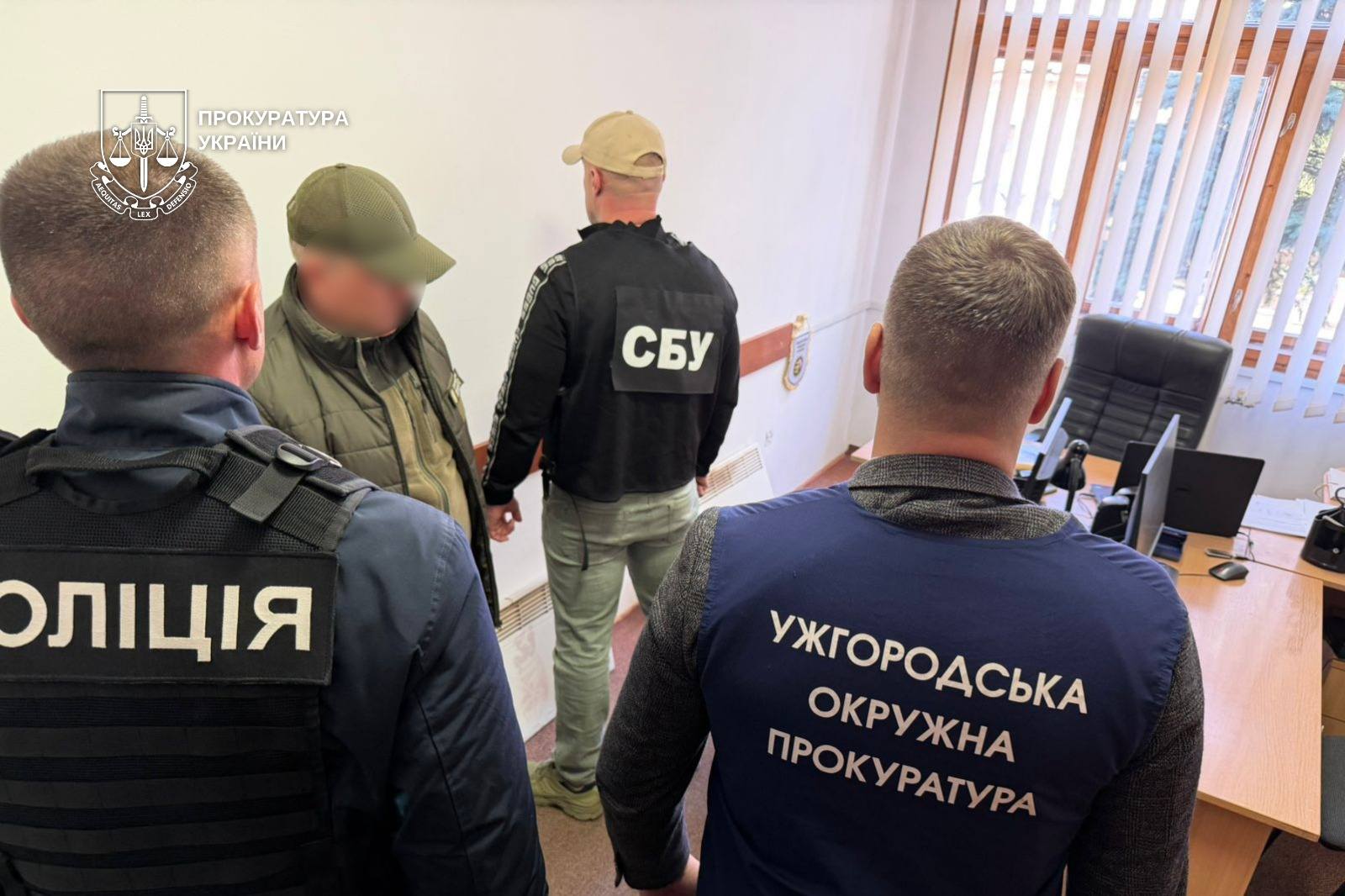 кабінет, чоловіки, стіл