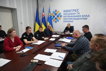 кабінет, люди, стіл, прапори