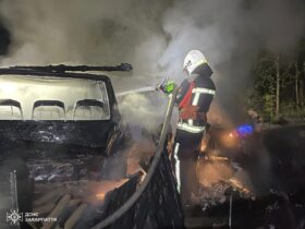 ніч, дим, автівка, пожежник