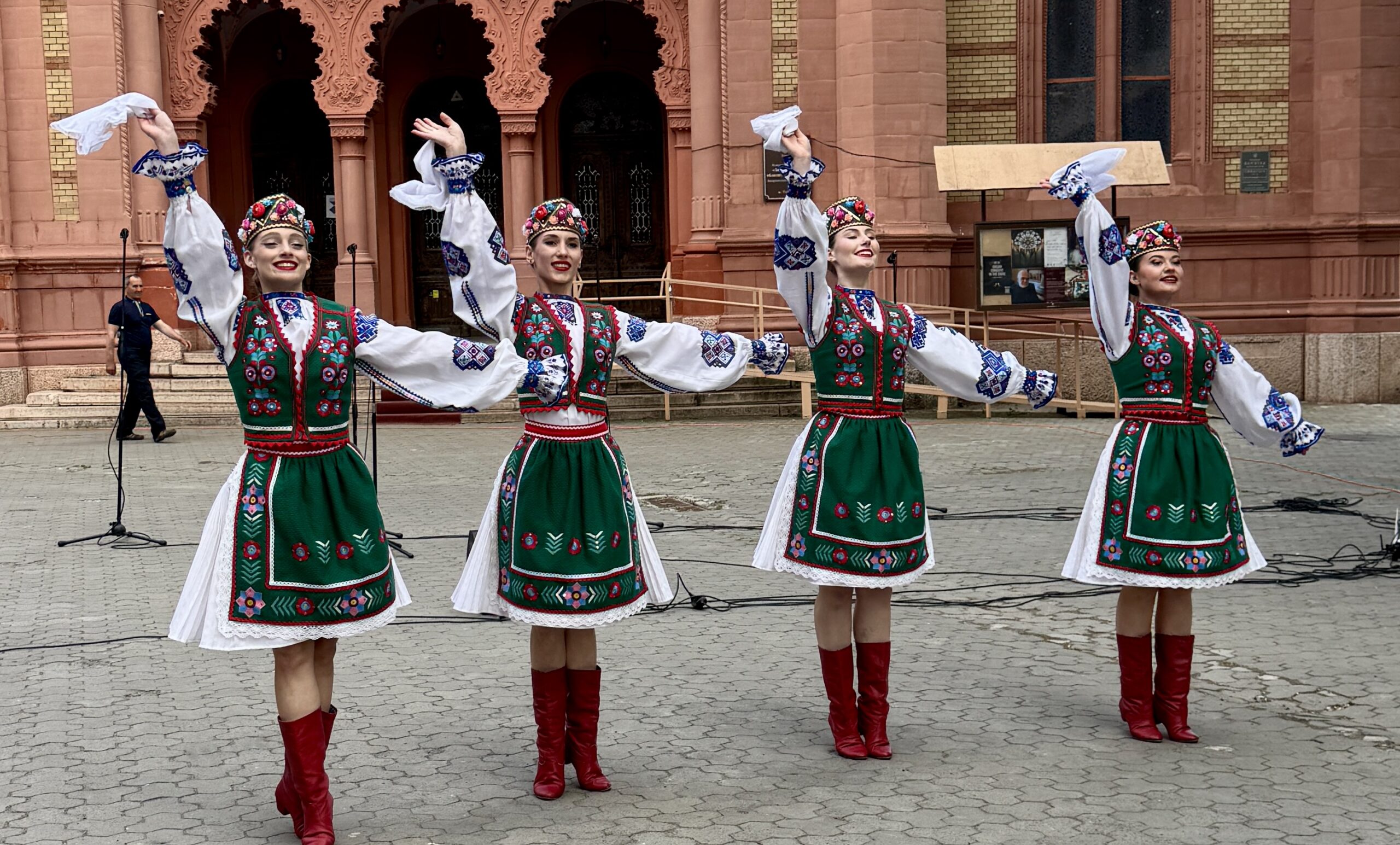 дівчата, урочистість, споруда