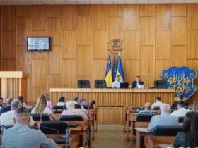 люди, приміщення, прапори, подія