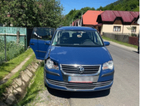 авто, дорога, будинки, дерева