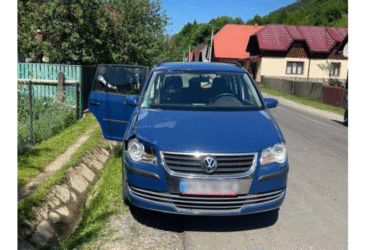 авто, дорога, будинки, дерева