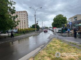 вулиця, дорога, автівка, будинки, дерева