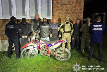 чоловіки, будинок, ніч, мотоцикл, трава