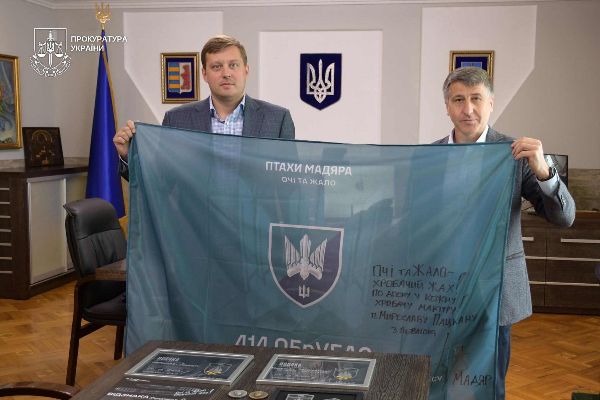 чоловіки, прапор, кабінет