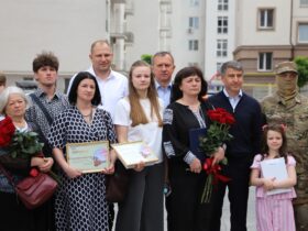 люди, вулиця, будинок, подія