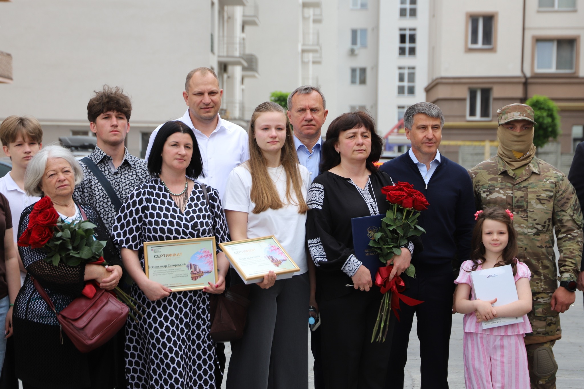люди, вулиця, будинок, подія