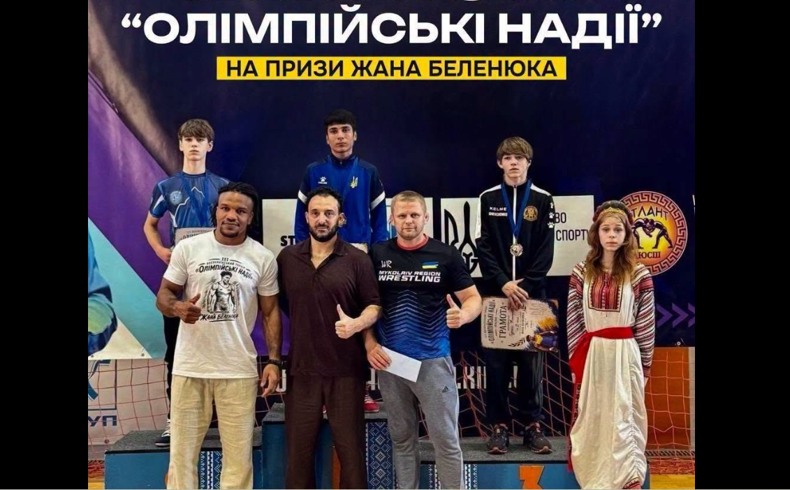 люди, п'єдистал, нагороди