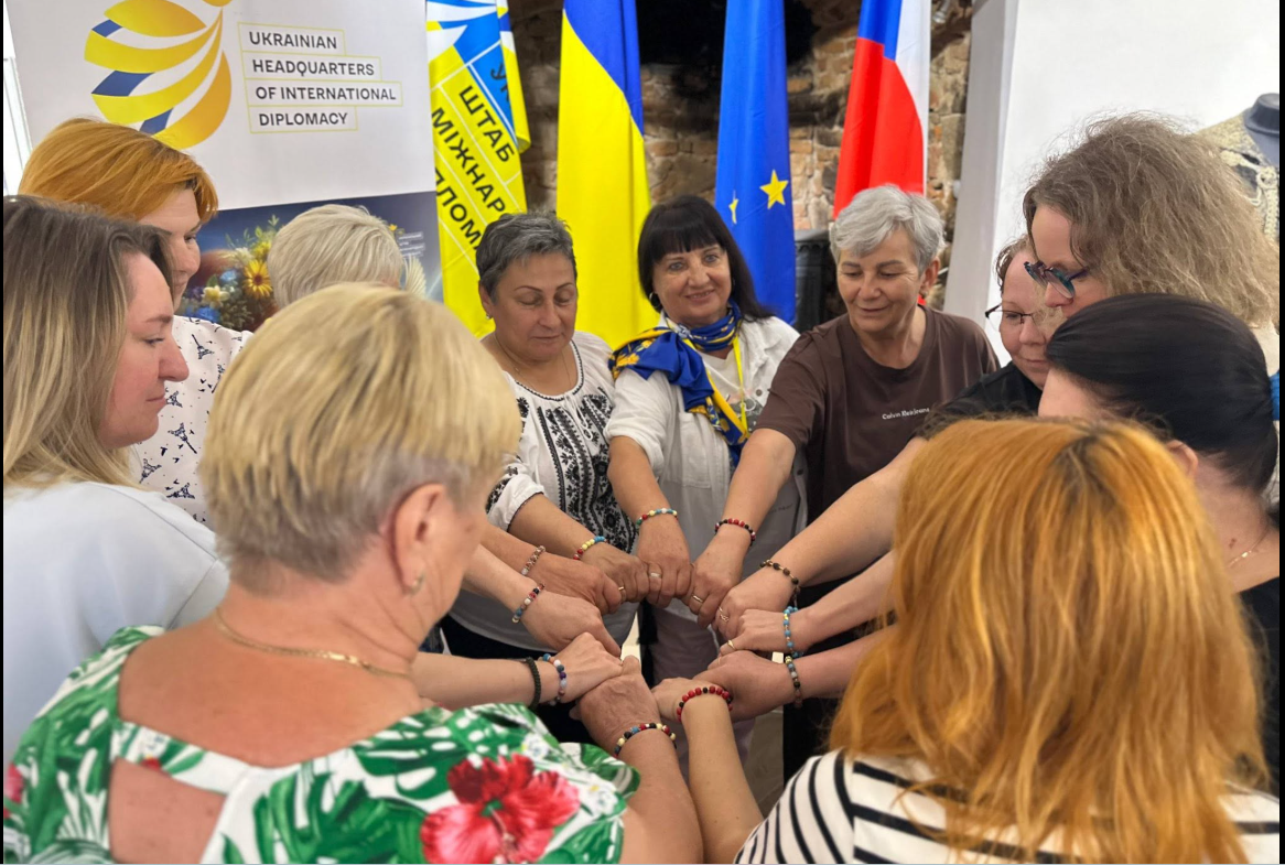 люди, прапори, подія