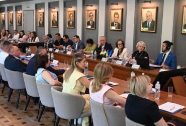 зал, люди, стіл, портрети, подія