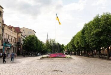 мысто, площа, прапор, дерева